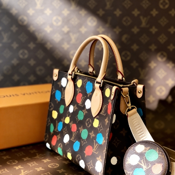 <AUTHENTIC>Louis Vuitton OnTheGo Tote Bag - Picture 4 of 6